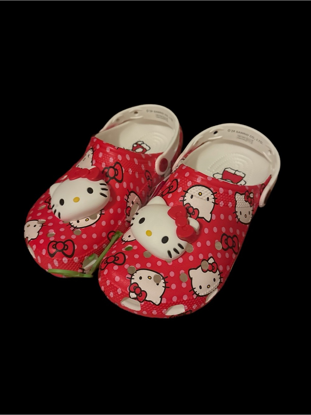 🌸 Hello Kitty Woman Size 7Crocs – New with Tag 🌸
